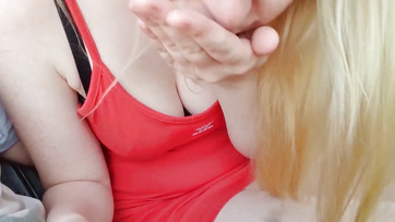 Meghuzigálta és megdudlizta a fickója kolbászát a tömegközlekedésen a platinaszőke luvnya Thumb
