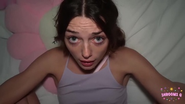 Az éjjel betévedt a mostohaapum a szobámba hogy rendesen meghúzza a feszes fingómat Thumb