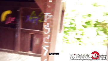 Már az első találkozón megdöngethette a kívánós svájci milf nőcske puncikáját a megállóban Thumb